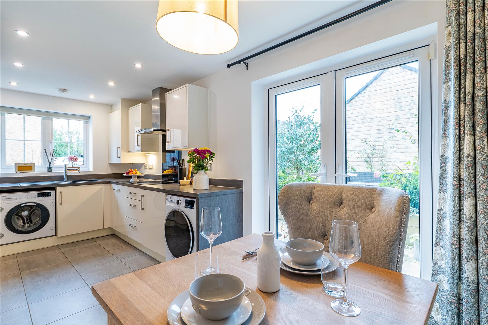 3 bed property in Oak Leaf Drive, Preston